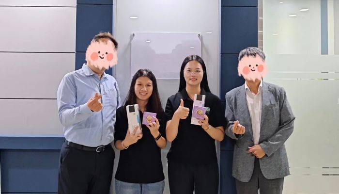 PCBMay representatives and South Korean customers during a face-to-face visit